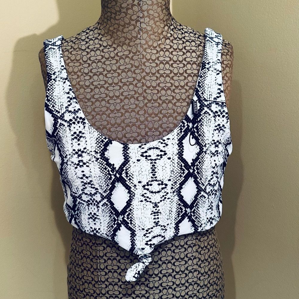 Zaful Sports Bra Crop Top